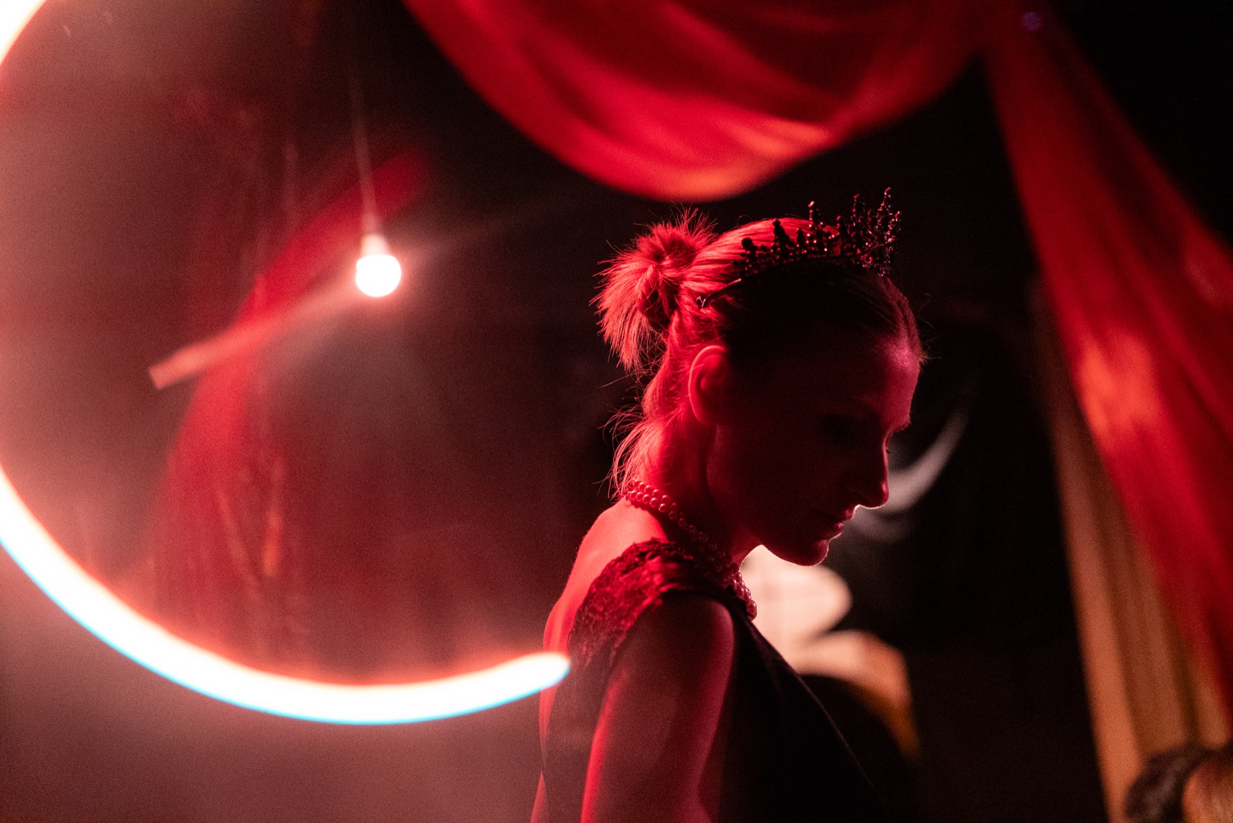Herodias in red profile during DECAPITATRIX