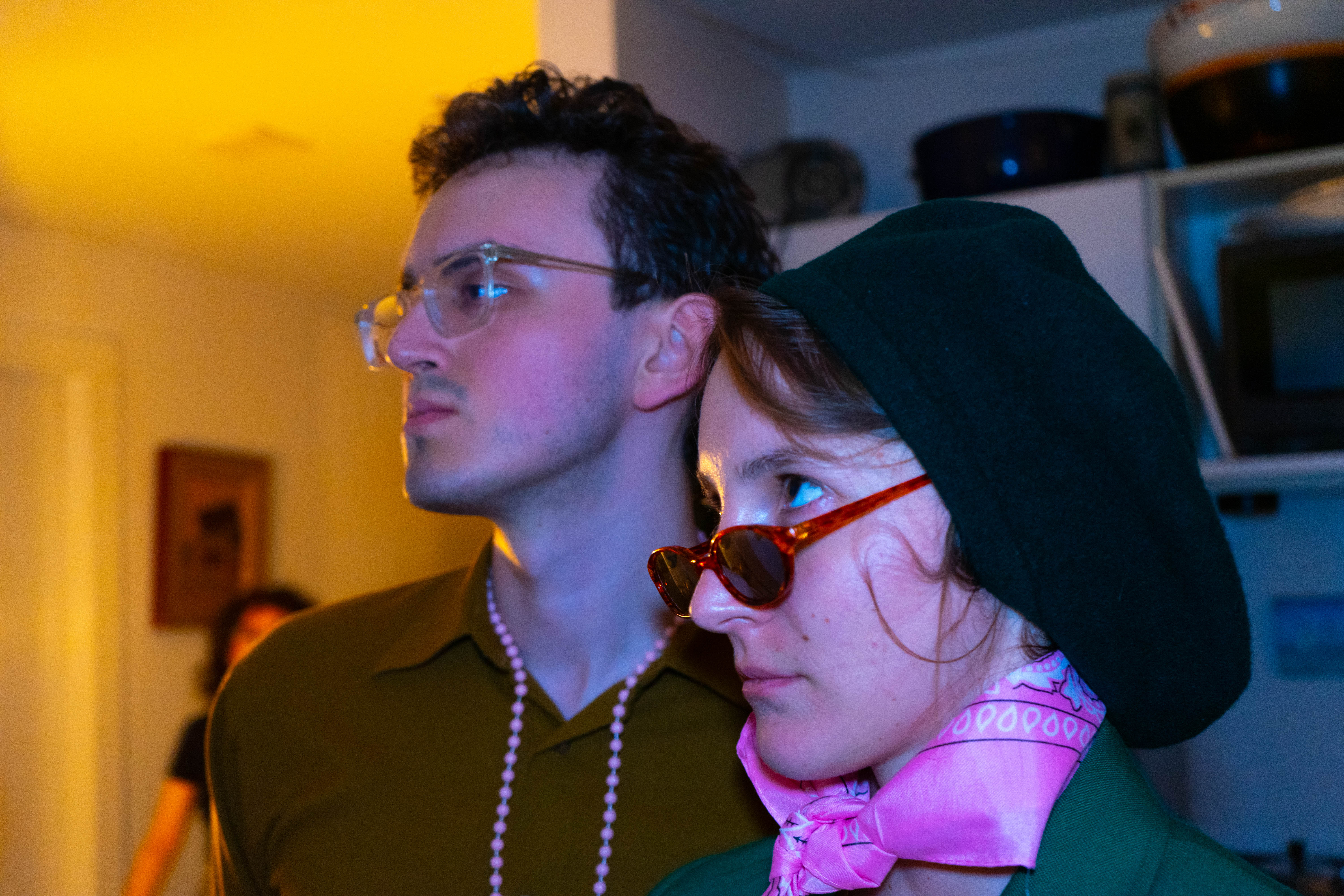 Two lovers in close-up under blue and yellow light