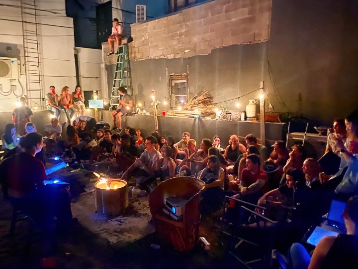 Audience seated in a backyard for 10 Things I Hate About You